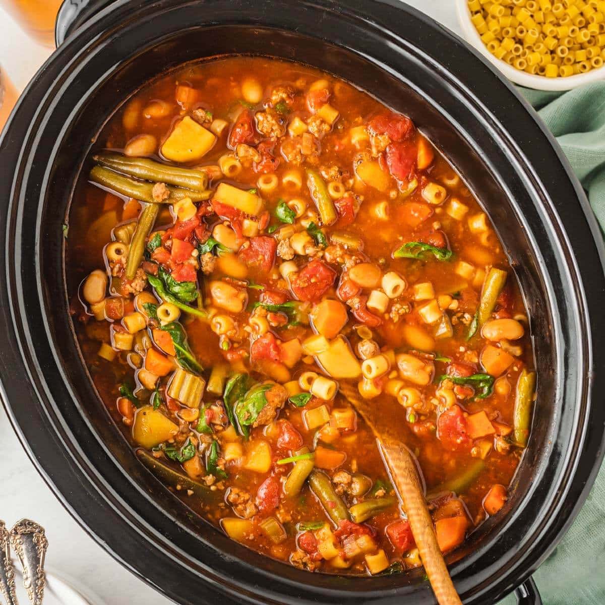 Protein-Packed Slow Cooker Minestrone: Healthy Meal Prep Solution